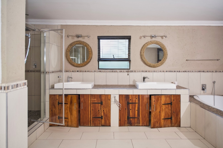 4 Bedroom Property for Sale in Waterkloof Ridge Gauteng