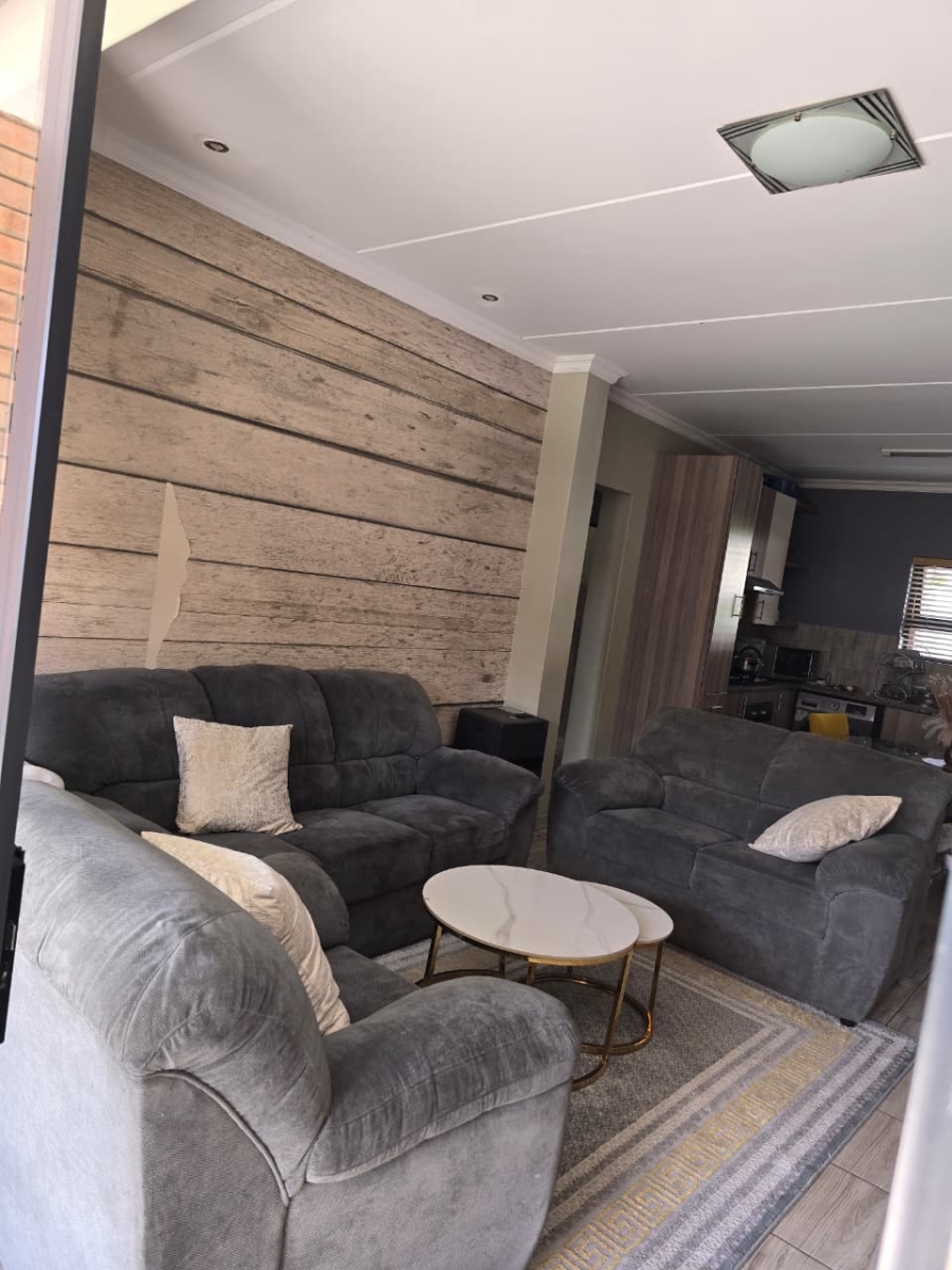 To Let 3 Bedroom Property for Rent in Noordwyk Gauteng