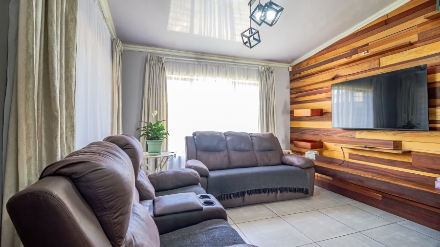 7 Bedroom Property for Sale in Mayberry Park Gauteng