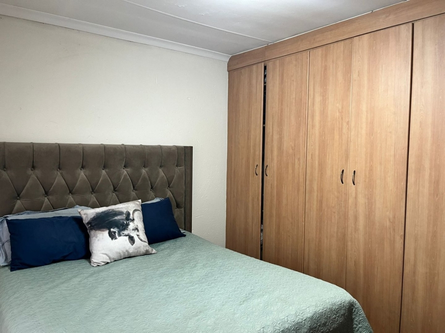 2 Bedroom Property for Sale in Vorna Valley Gauteng