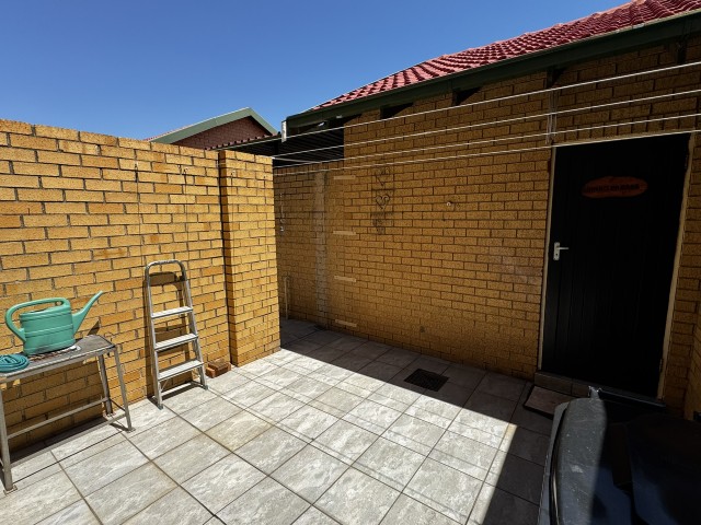 3 Bedroom Property for Sale in Birchleigh North Gauteng