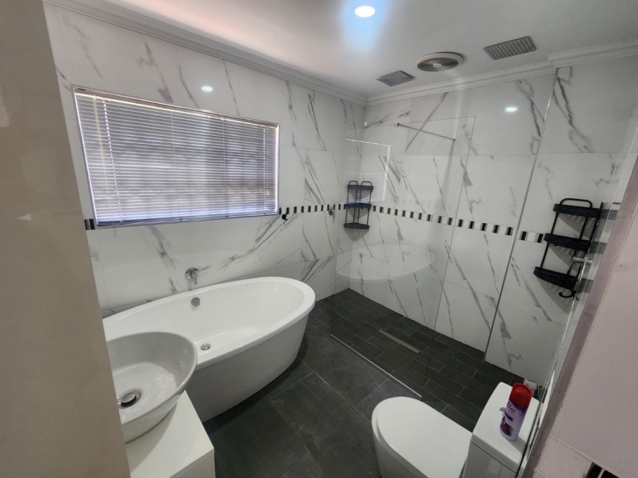 3 Bedroom Property for Sale in Bassonia Gauteng
