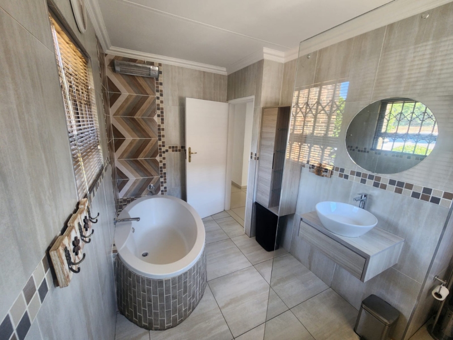 3 Bedroom Property for Sale in Bassonia Gauteng