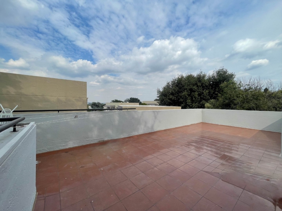 To Let 1 Bedroom Property for Rent in Sandown Gauteng