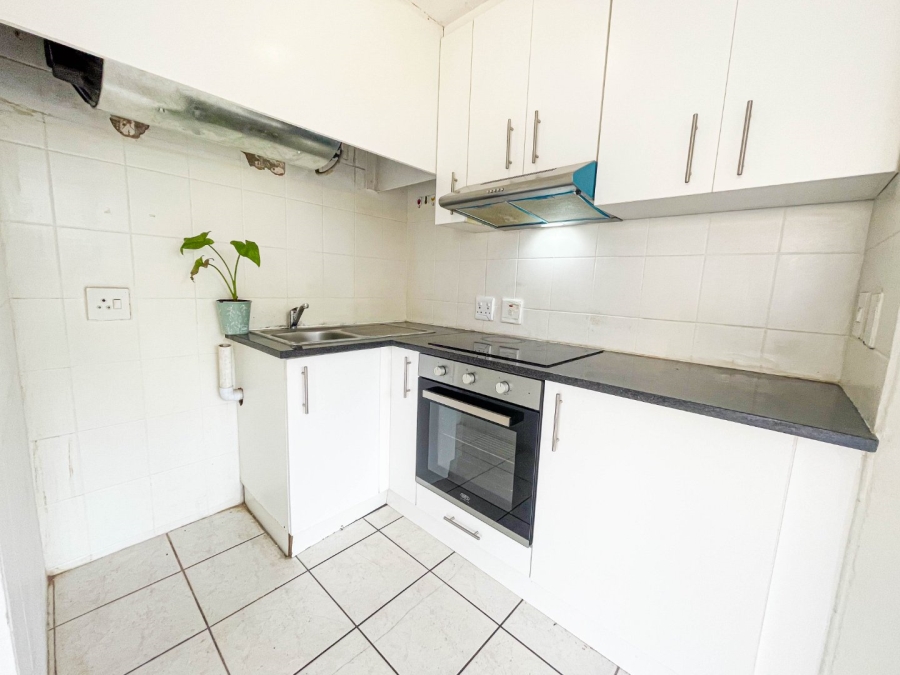 To Let 1 Bedroom Property for Rent in Sandown Gauteng