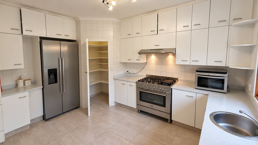 To Let 3 Bedroom Property for Rent in Lonehill Gauteng