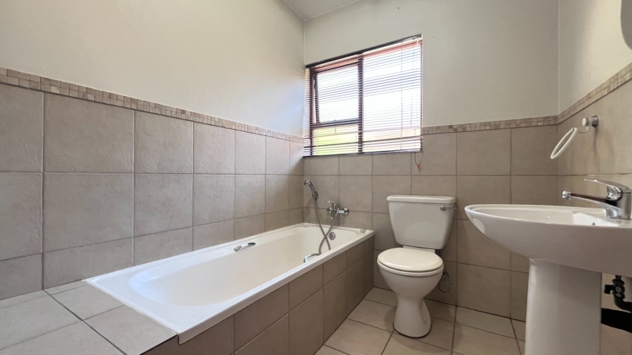 2 Bedroom Property for Sale in Erand Gardens Gauteng