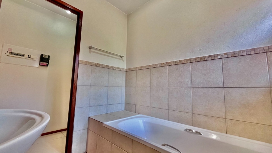 2 Bedroom Property for Sale in Erand Gardens Gauteng