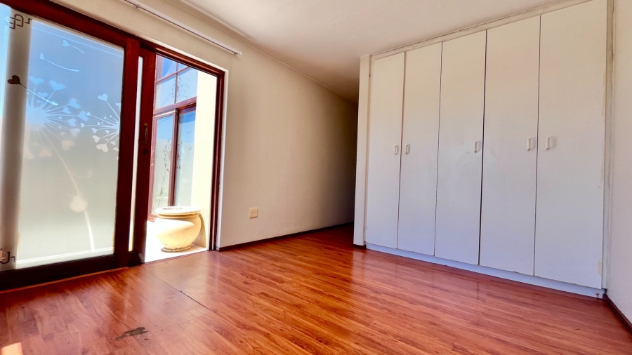 2 Bedroom Property for Sale in Erand Gardens Gauteng