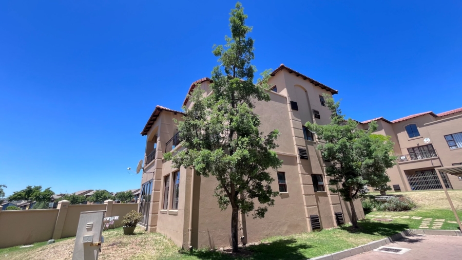 2 Bedroom Property for Sale in Erand Gardens Gauteng