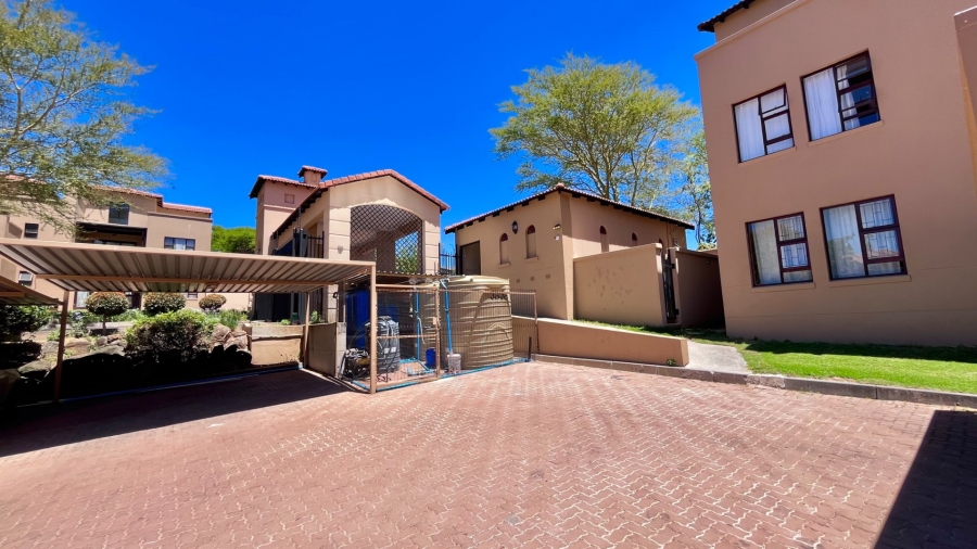 2 Bedroom Property for Sale in Erand Gardens Gauteng