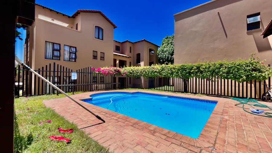 To Let 2 Bedroom Property for Rent in Erand Gardens Gauteng