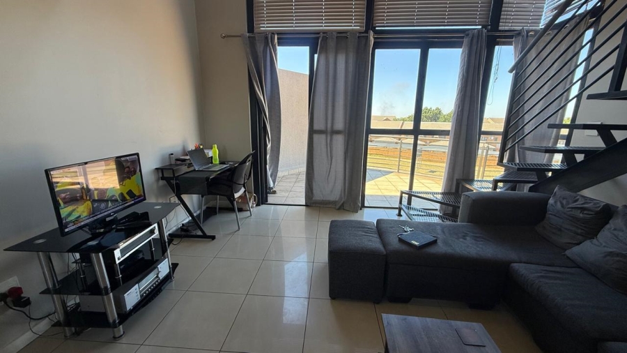1 Bedroom Property for Sale in Rooihuiskraal North Gauteng