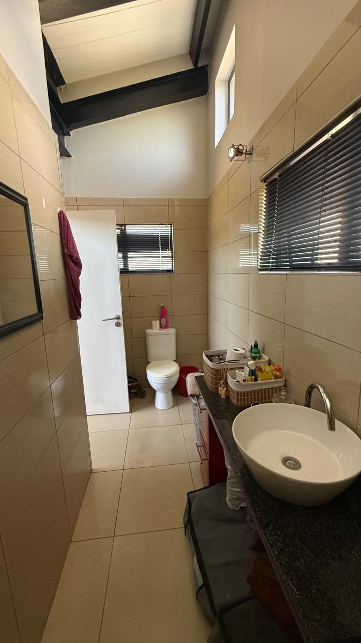 1 Bedroom Property for Sale in Rooihuiskraal North Gauteng