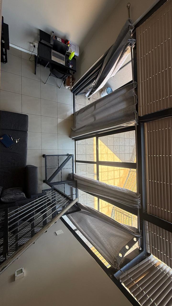 1 Bedroom Property for Sale in Rooihuiskraal North Gauteng