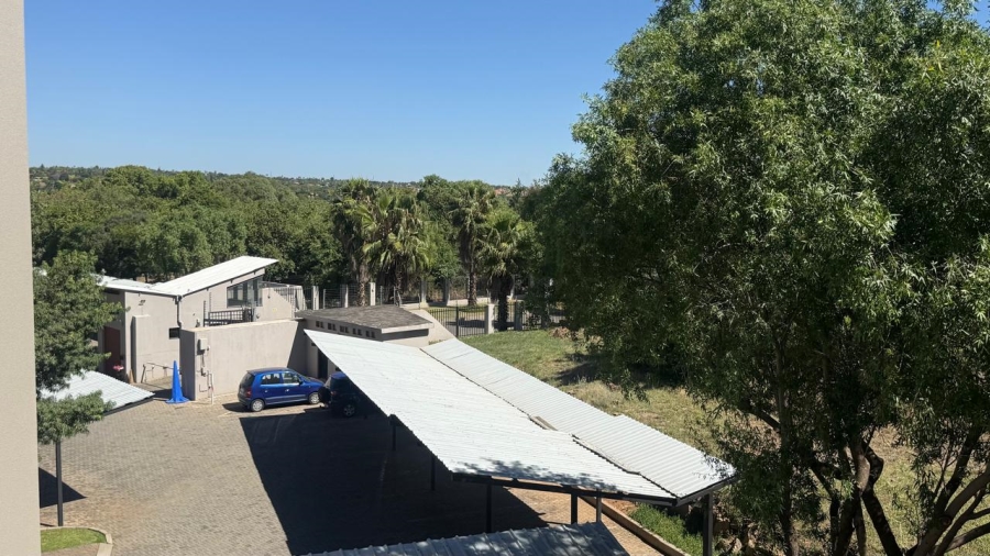1 Bedroom Property for Sale in Rooihuiskraal North Gauteng