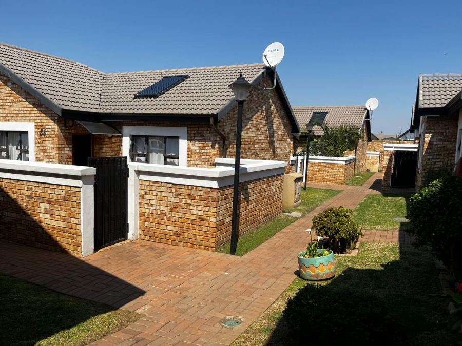 To Let 3 Bedroom Property for Rent in Beyers Park Gauteng