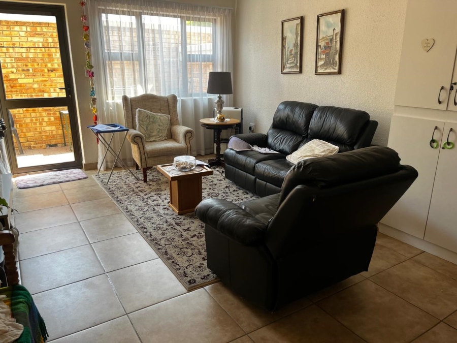 To Let 3 Bedroom Property for Rent in Beyers Park Gauteng