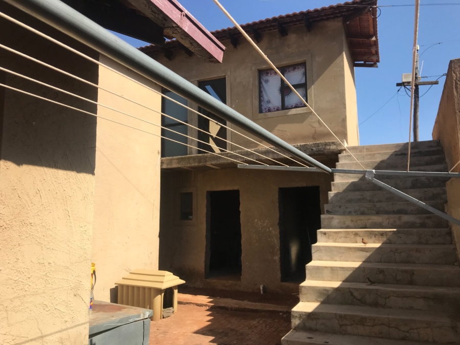 9 Bedroom Property for Sale in Protea Glen Gauteng