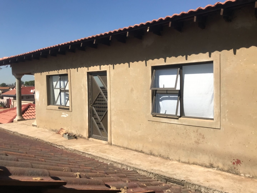 9 Bedroom Property for Sale in Protea Glen Gauteng