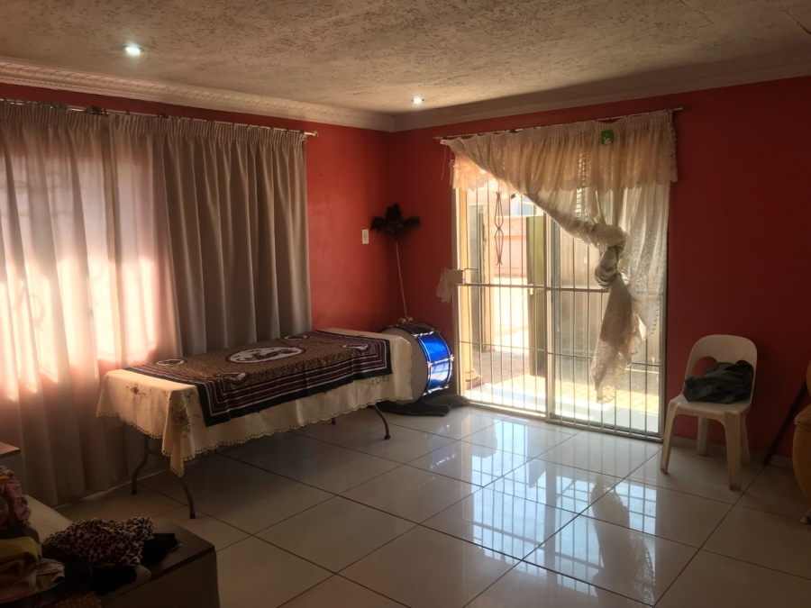 9 Bedroom Property for Sale in Protea Glen Gauteng