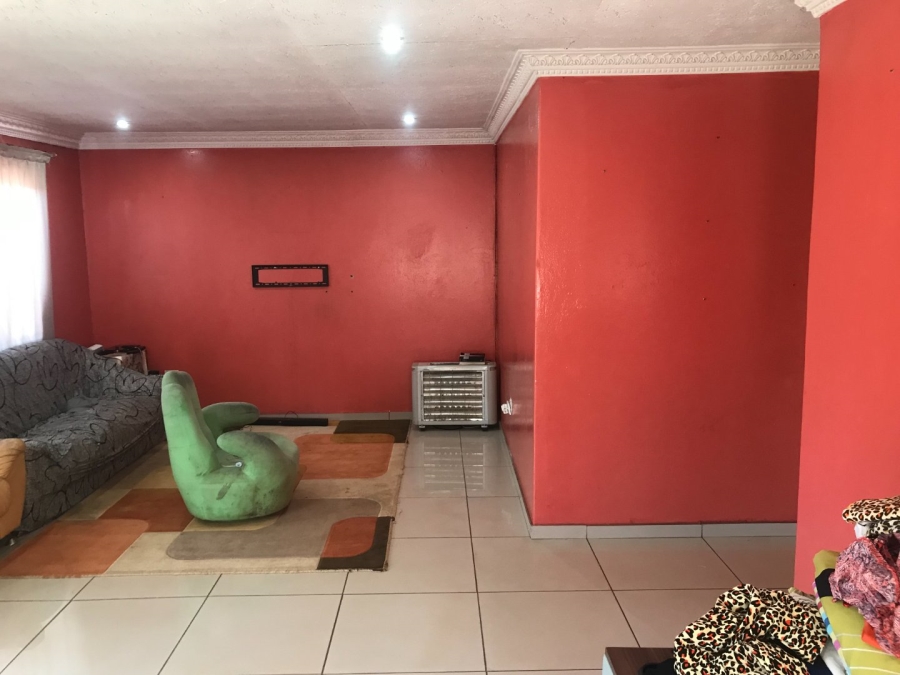 9 Bedroom Property for Sale in Protea Glen Gauteng
