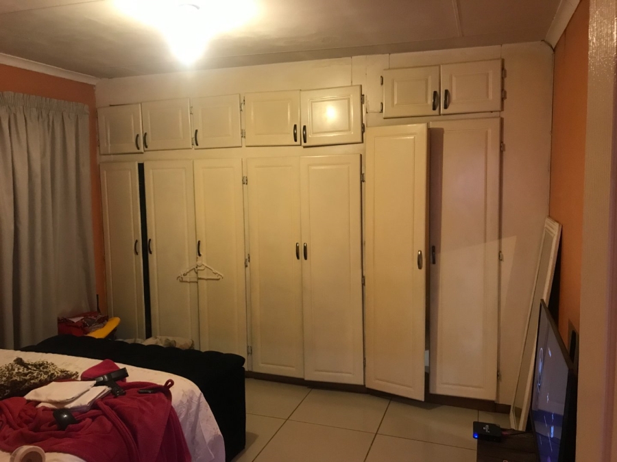 9 Bedroom Property for Sale in Protea Glen Gauteng