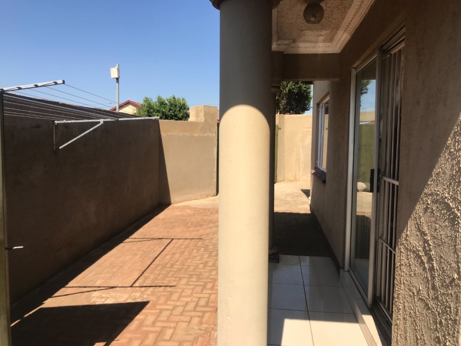 9 Bedroom Property for Sale in Protea Glen Gauteng