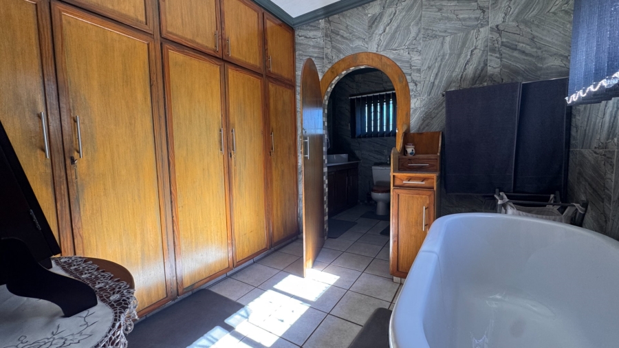 4 Bedroom Property for Sale in Three Rivers East Gauteng