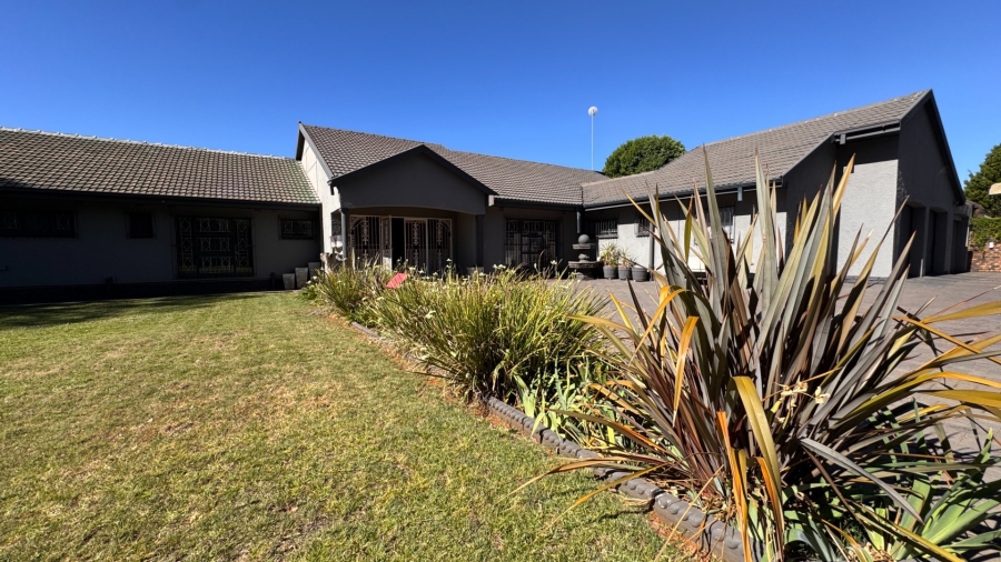 4 Bedroom Property for Sale in Three Rivers East Gauteng