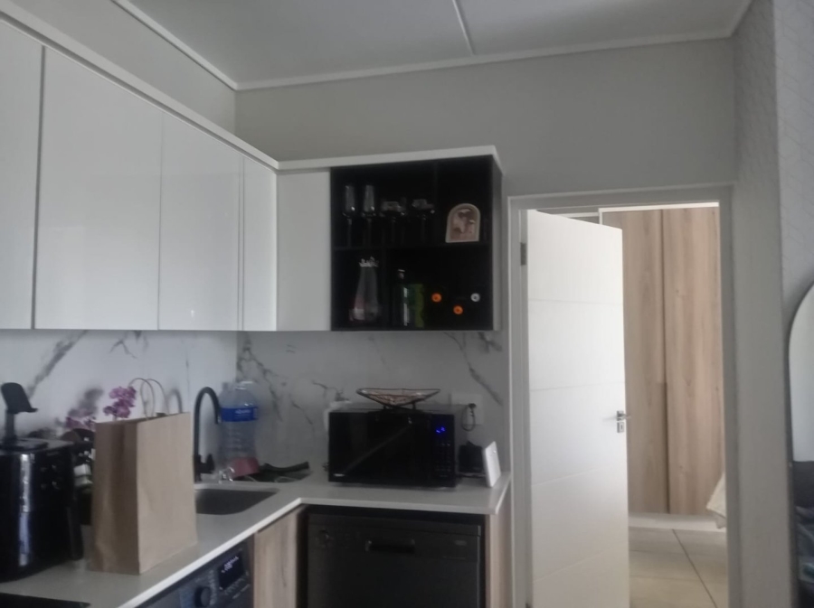 To Let 1 Bedroom Property for Rent in Waterfall Gauteng