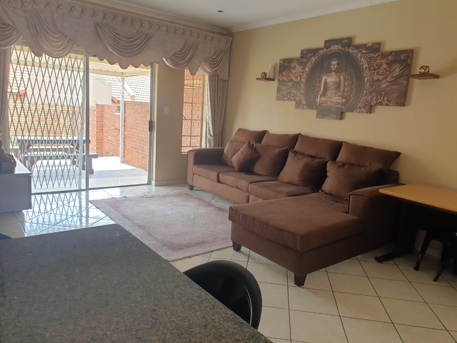 2 Bedroom Property for Sale in Monavoni Gauteng