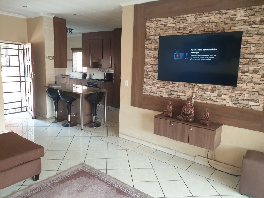 2 Bedroom Property for Sale in Monavoni Gauteng