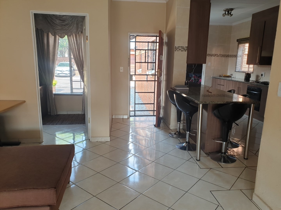 2 Bedroom Property for Sale in Monavoni Gauteng
