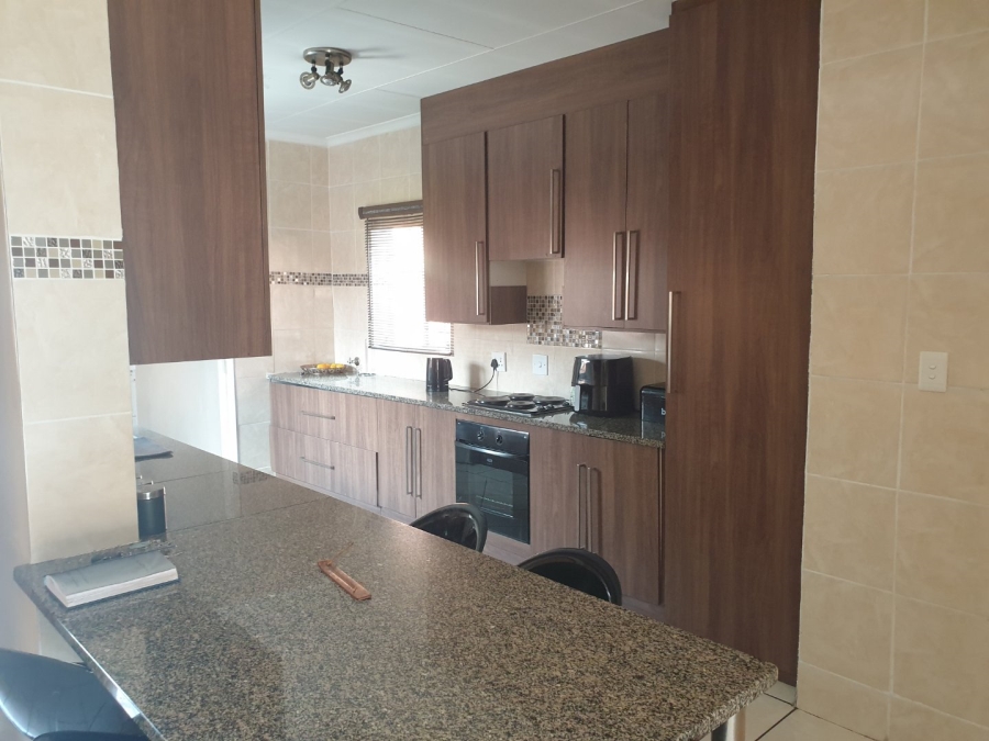 2 Bedroom Property for Sale in Monavoni Gauteng