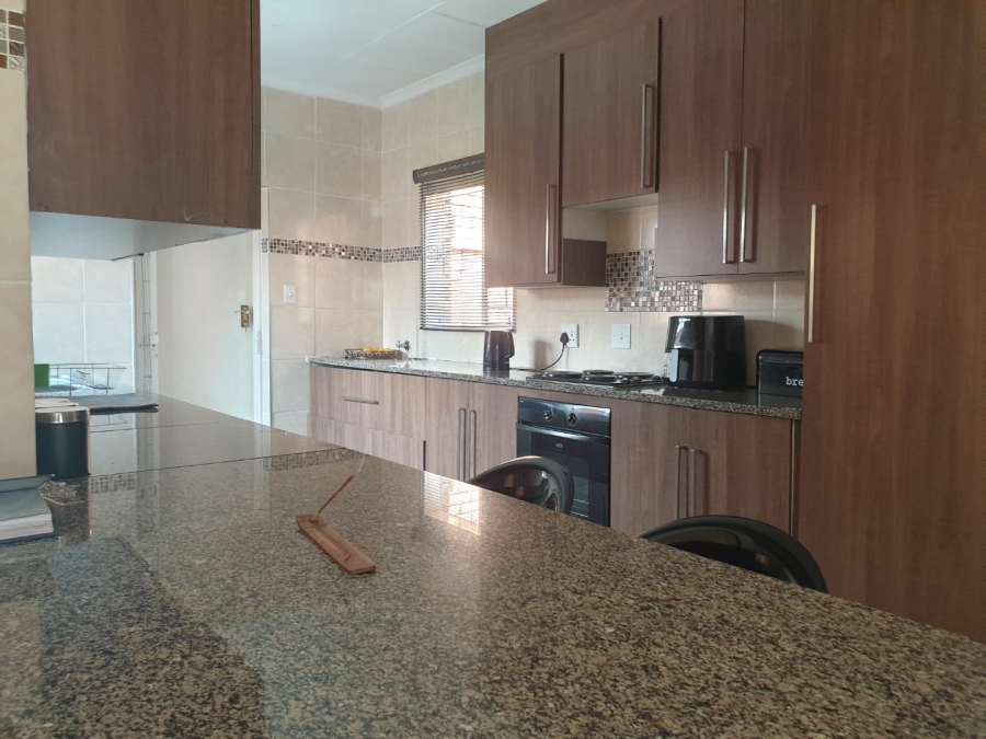 2 Bedroom Property for Sale in Monavoni Gauteng