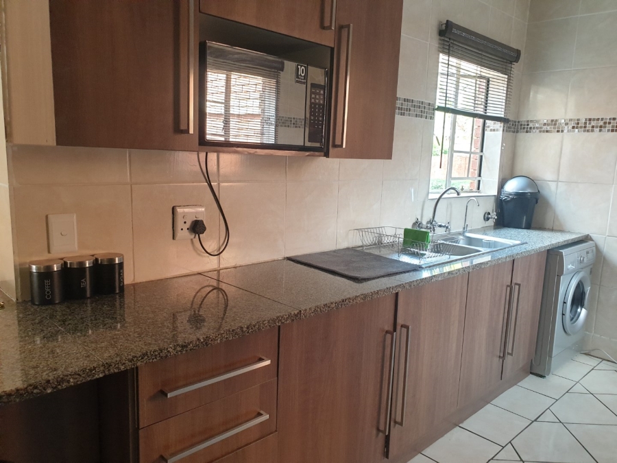 2 Bedroom Property for Sale in Monavoni Gauteng
