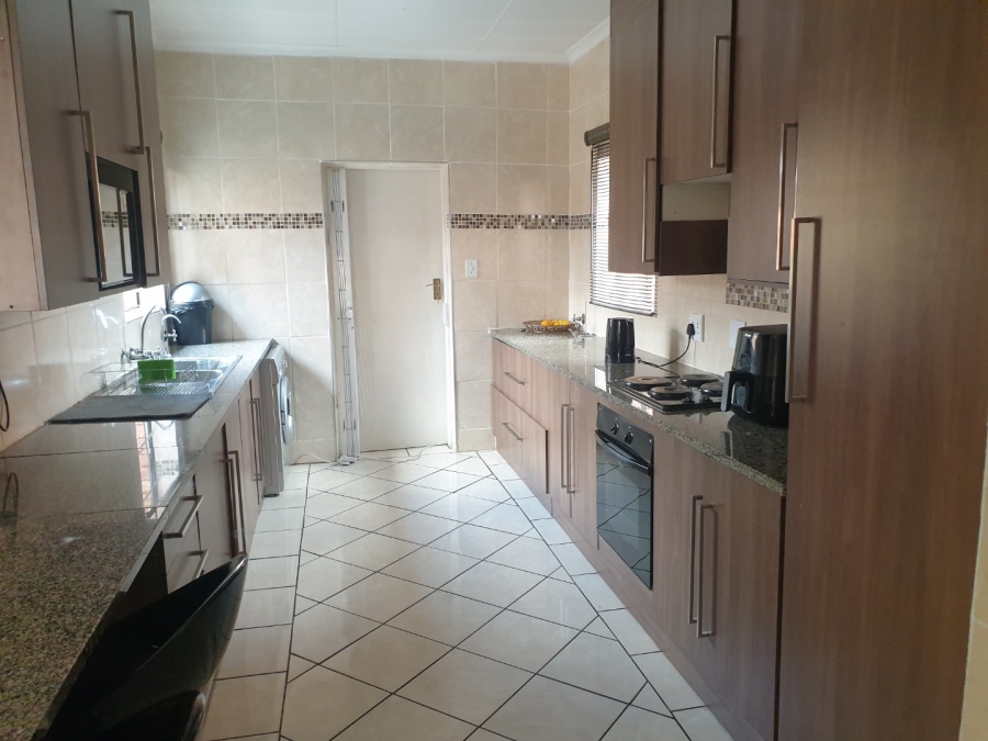 2 Bedroom Property for Sale in Monavoni Gauteng