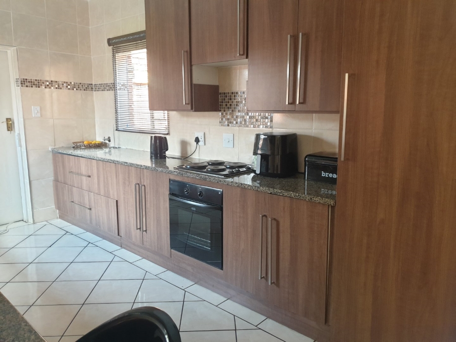 2 Bedroom Property for Sale in Monavoni Gauteng