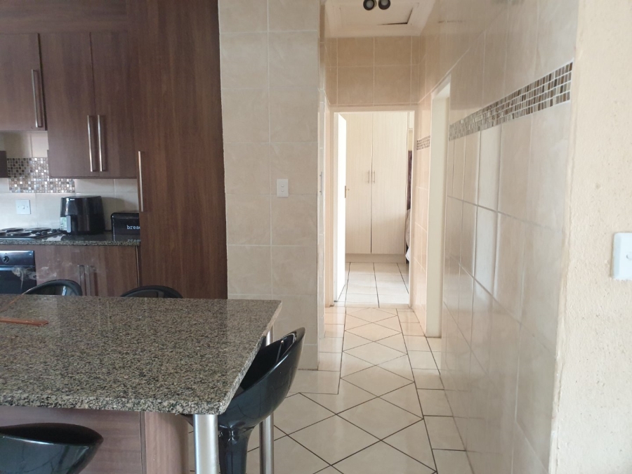 2 Bedroom Property for Sale in Monavoni Gauteng