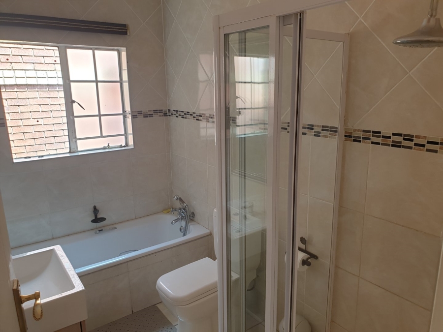 2 Bedroom Property for Sale in Monavoni Gauteng