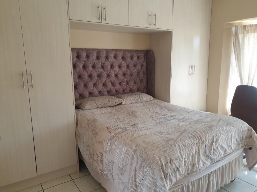 2 Bedroom Property for Sale in Monavoni Gauteng