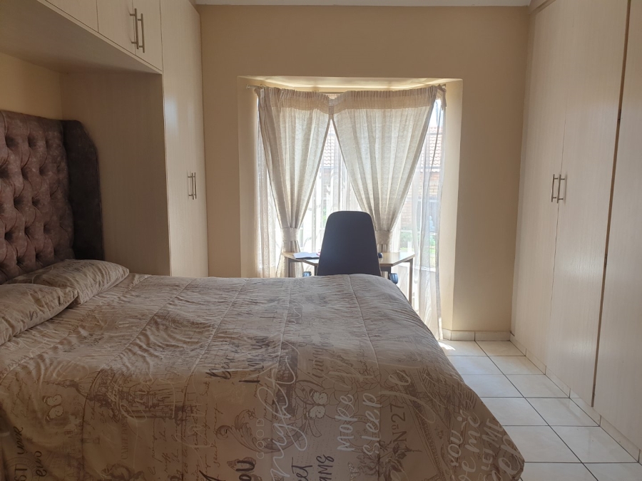 2 Bedroom Property for Sale in Monavoni Gauteng