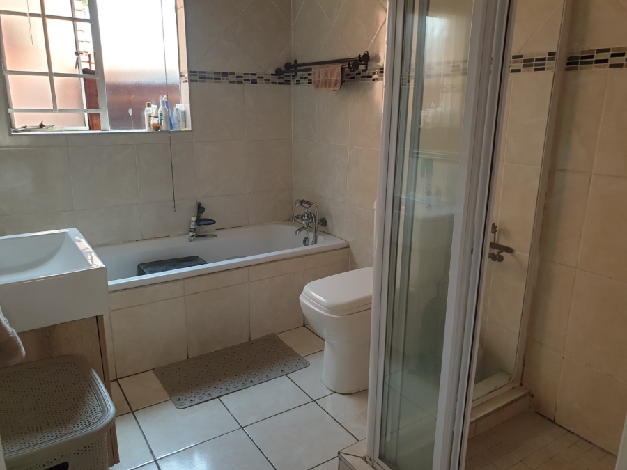 2 Bedroom Property for Sale in Monavoni Gauteng