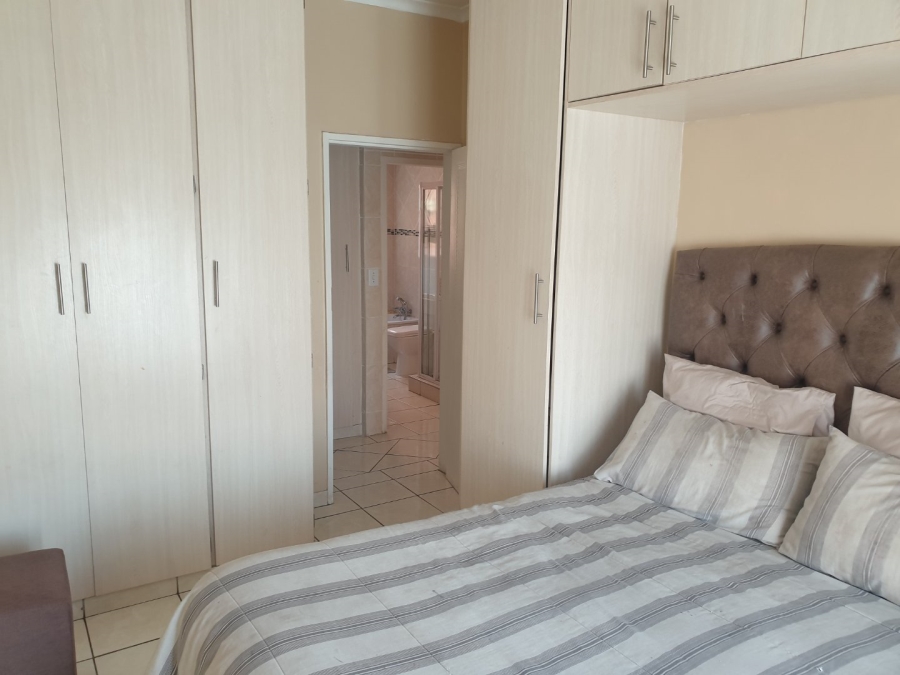 2 Bedroom Property for Sale in Monavoni Gauteng