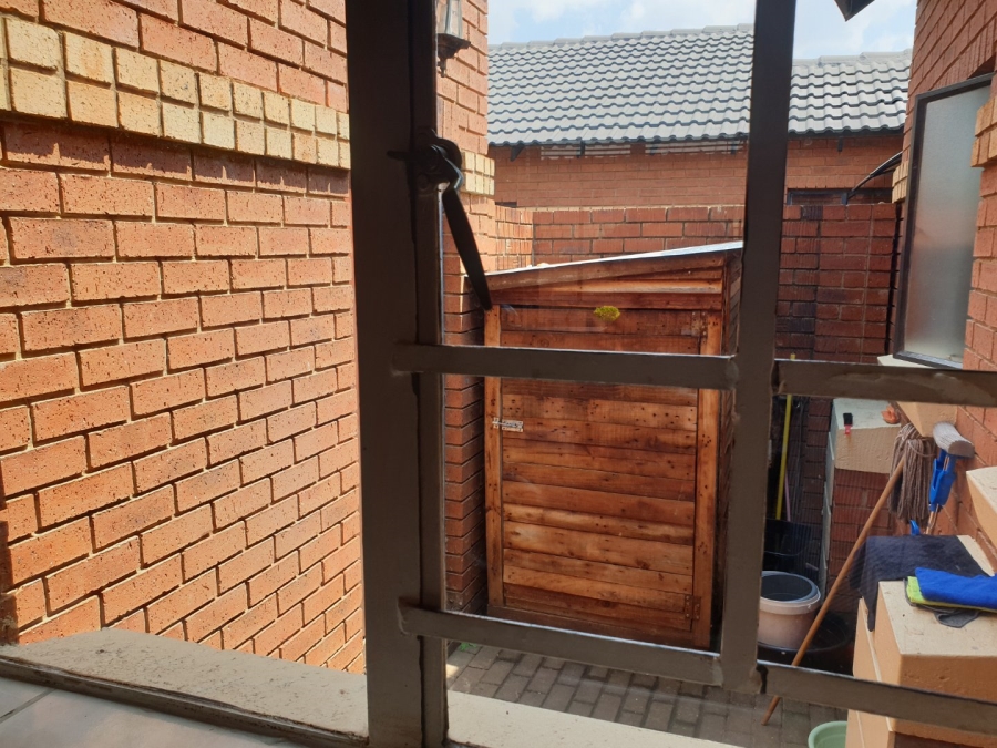 2 Bedroom Property for Sale in Monavoni Gauteng