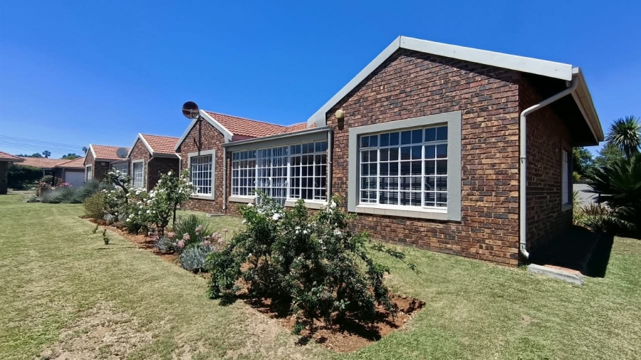 2 Bedroom Property for Sale in Three Rivers East Gauteng