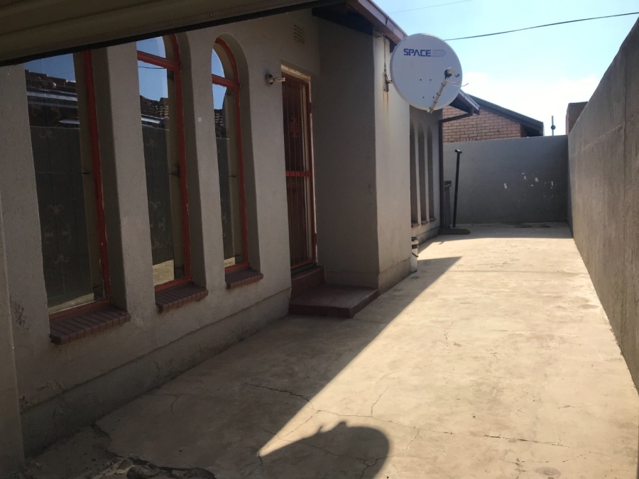 2 Bedroom Property for Sale in Kagiso Gauteng