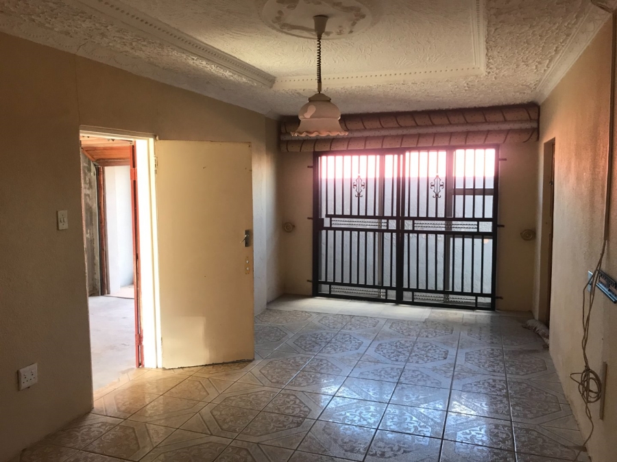 2 Bedroom Property for Sale in Kagiso Gauteng