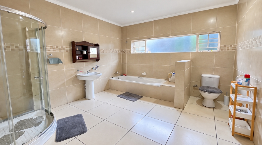 4 Bedroom Property for Sale in Sinoville Gauteng